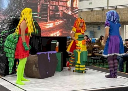 Visconde feito de recicl&aacute;veis ganha vida e leva pr&ecirc;mio em feira de rob&oacute;tica