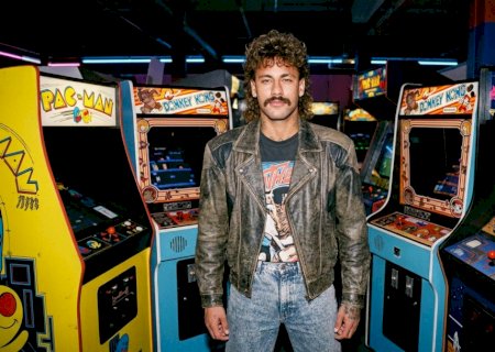 Trend dos anos 80: veja como ficaram jogadores e técnicos na nova febre da internet