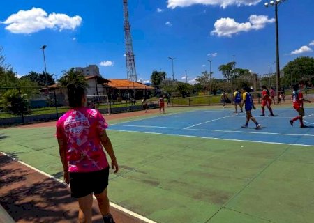 Jogos Ind&iacute;genas t&ecirc;m almo&ccedil;o em comunidade, torcida da fam&iacute;lia e disputa