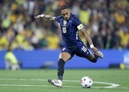 Raphinha sente dor na coxa e é substituído no intervalo do jogo contra Austrália