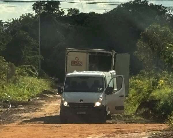 Ap&oacute;s apreens&atilde;o, dono de chiparia tenta recuperar produtos que seriam descartados