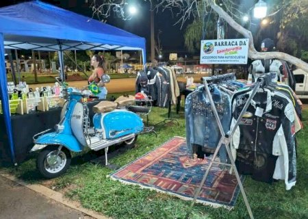 &ldquo;Mineirinha&rdquo; de 62 anos vira estrela de barraca para motociclistas