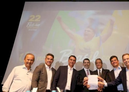 Flávio Bolsonaro recebe apoio de governadores eleitos e Cury