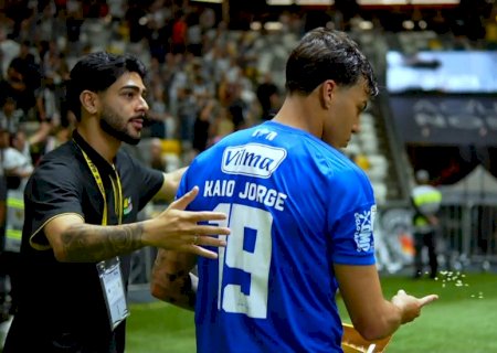 Cruzeiro: Kaio Jorge joga milho e faz gesto de pequeno ao Atlético-MG; Wesley mostra dedo