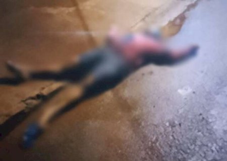 Execu&ccedil;&atilde;o a tiros deixa homem morto no meio de rua
