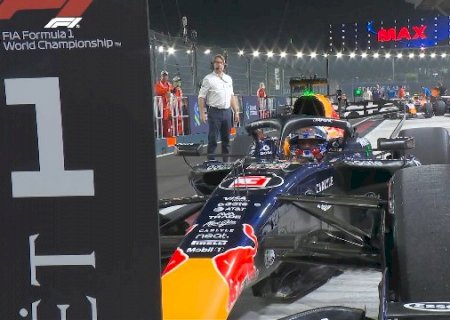 Verstappen conquista 50&ordf; pole da carreira no GP de Singapura