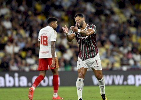 Hulk discute com torcedor do Fluminense em jogo contra o Internacional; veja vídeo