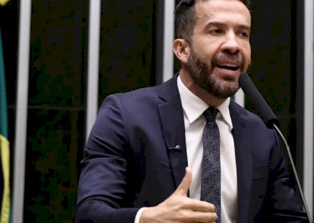 Deputado André Janones é internado com arritmia em São Paulo