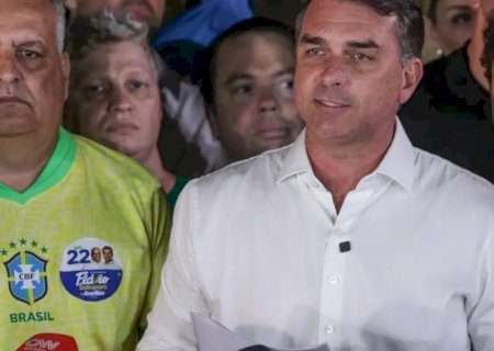 Em carta golpista, Flávio agradece Milei e Trump por apoio para fuga