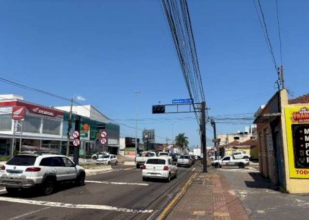 Sem&aacute;foros desligados na Zahran complicam tr&acirc;nsito e preocupam comerciantes