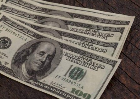 D&oacute;lar come&ccedil;a o dia em alta, mas fecha a R$ 4,99 antes das elei&ccedil;&otilde;es