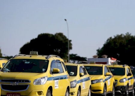 Governo autoriza contrato de R$ 30 bi para motoristas de aplicativos
