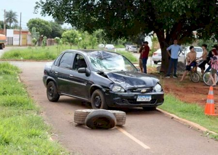 Motociclista &eacute; entubado ap&oacute;s bater em carro e sofrer traumatismo craniano