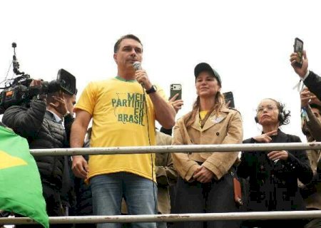 Governo Trump vai conceder vistos a Fl&aacute;vio Bolsonaro e fam&iacute;lia